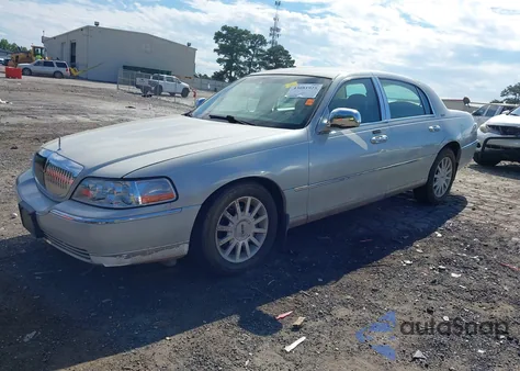 2006 Lincoln Town Car Signature z USA, uszkodzony, nr VIN 1LNHM81V56Y614936